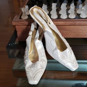 Pearly slingback heels